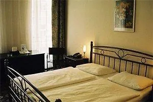Carina Otel